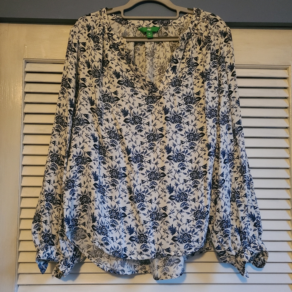 DIP v-neck floral print top | Size XL